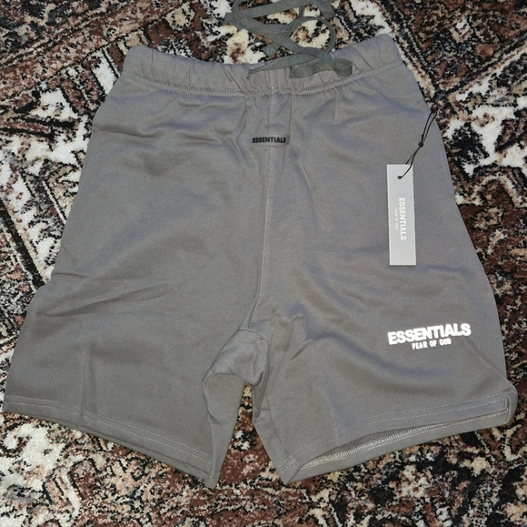 FOG Essentials Shorts - Picture 2 of 3